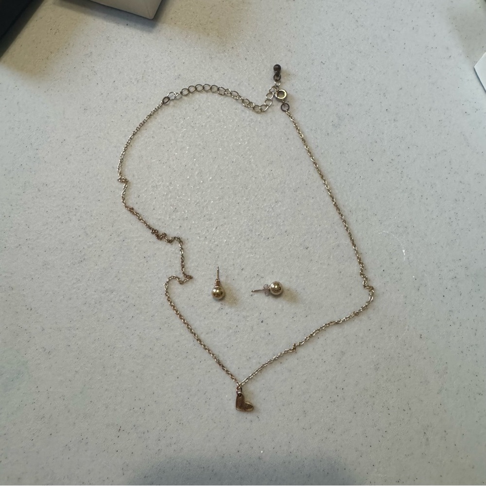 Elegant Gold Necklace and Earring Set